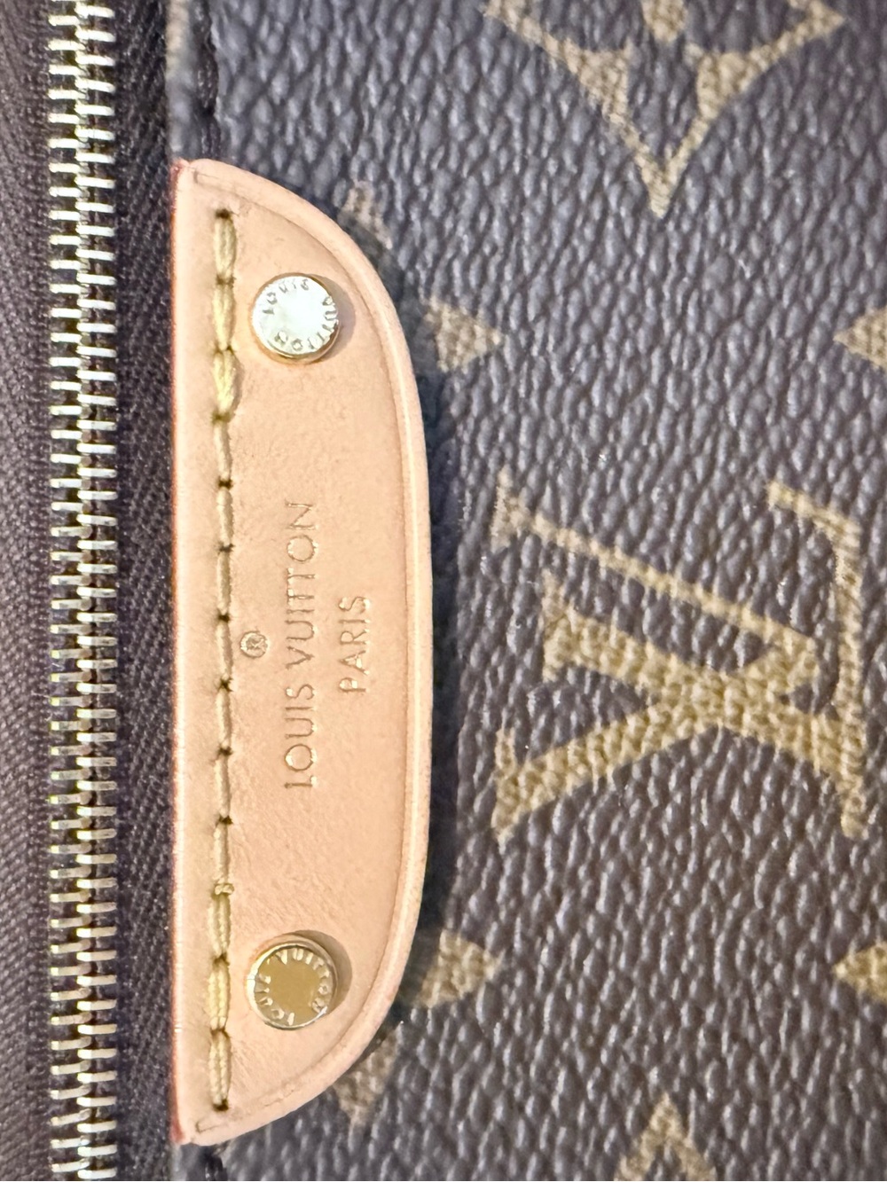 Louis Vuitton Mini Bumbag - Picture 3 of 11